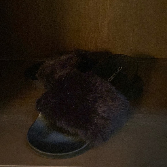 Steve Madden Fuzzy Slides - Picture 4 of 4